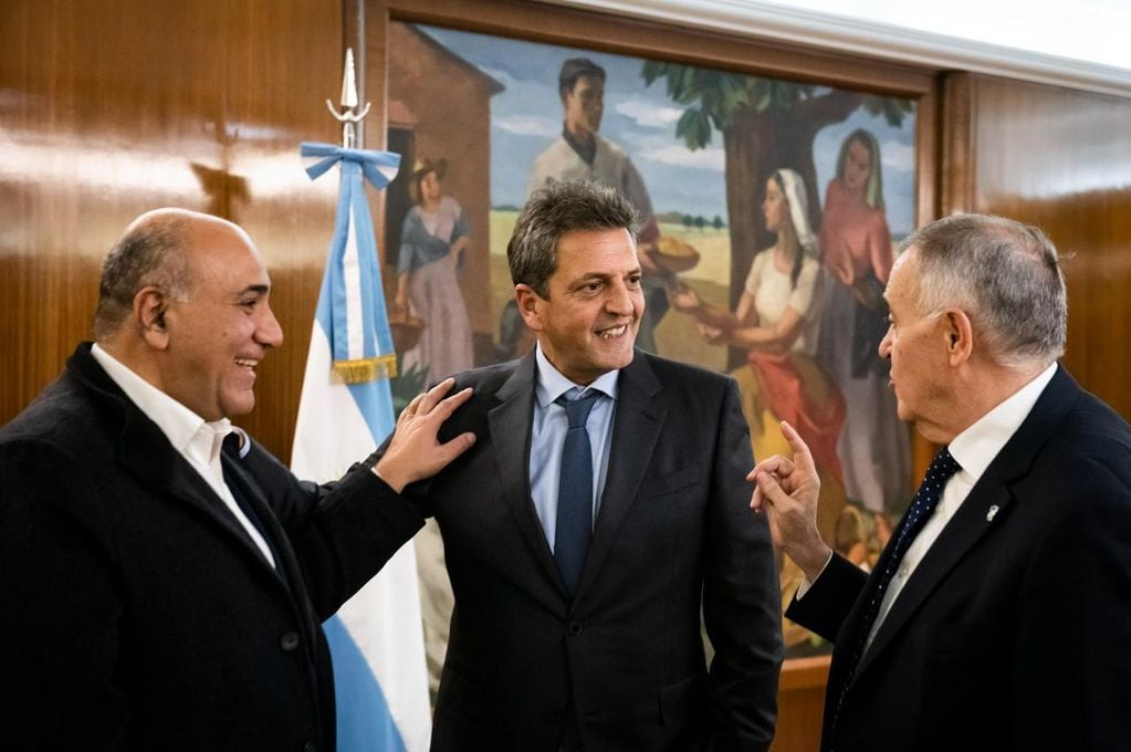 El ministro de Economía Sergio Massa se reunió con el gobernador de Tucumán Juan Manzur y el próximo mandatario tucumano Osvaldo Jaldo. Foto: Twitter