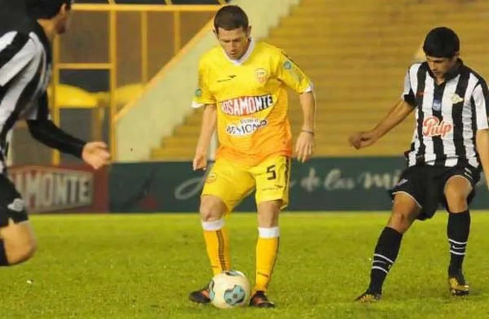 Miguel Nievas Escobar ya jugó en Misiones con la camiseta de Crucero del Norte