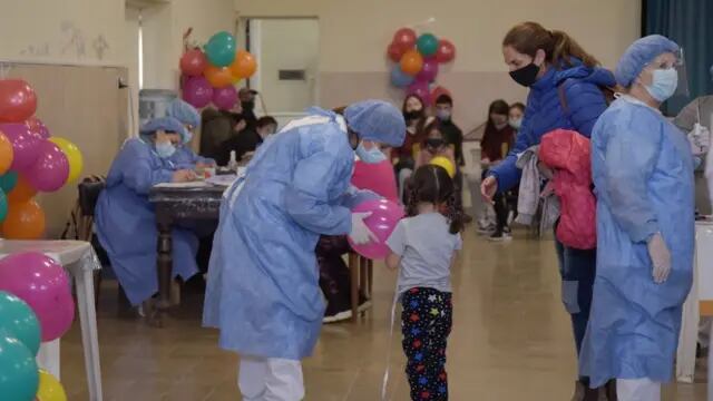 Vacunación a niños en Arroyito