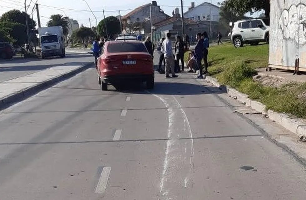 Borracho atropelló a una mujer, siguió avanzando y a las dos cuadras, chocó a una moto (Foto: 0223)