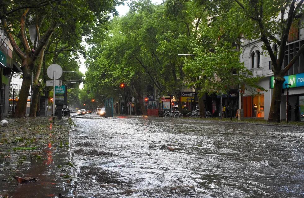 Tormentas fuertes en Mendoza: cayó granizo en Ciudad, Luján y Godoy Cruz