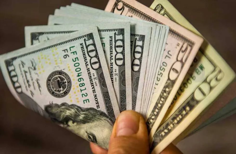 Muchos ahorristas buscaron adquirir los U$S200 dólares "solidarios" que permite comprar el Gobierno Nacional por mes.
