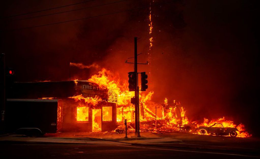El fuego arrasó a la localidad de Paradise. Foto: AFP.