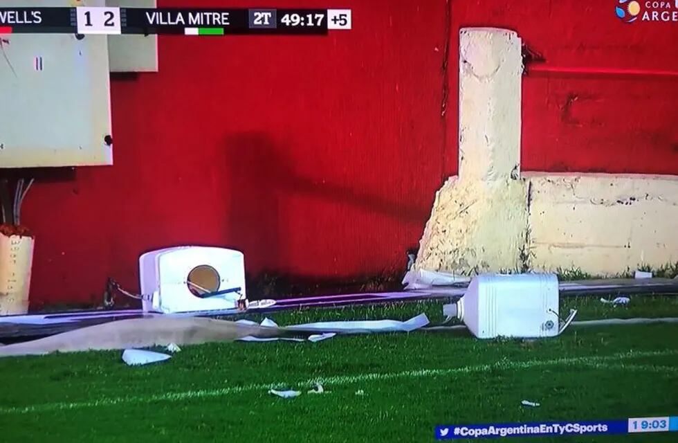Incidentes en el final de Newell's vs Villa Mitre. (Ataque futbolero)