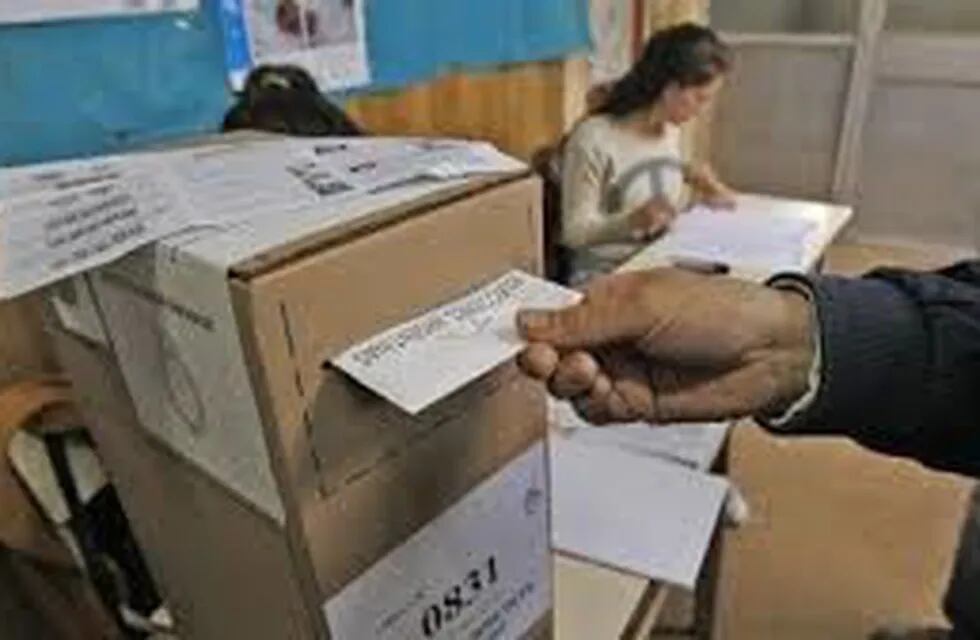 Se suman las consultas vía internet para saber dónde se vota