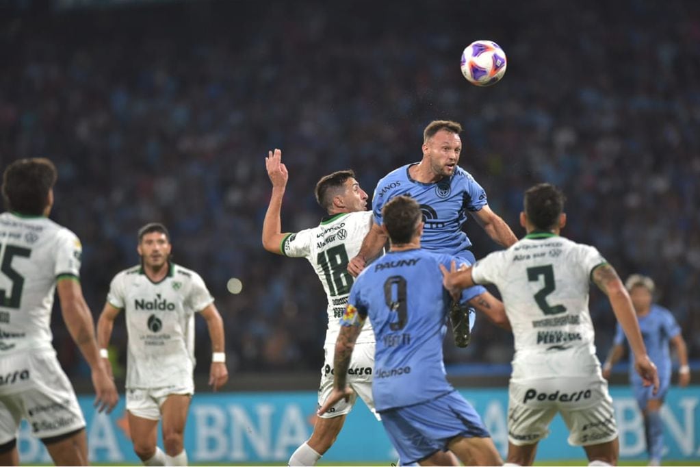 Fotografías de Javier Ferreyra segundo tiempo del partido entre Belgrano y Sarmiento por la Liga Profesional.
