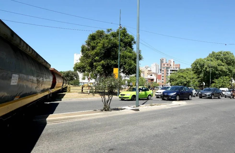 El proyecto apunta a liberar las calles de la capital provincial donde se ubican los cruces con la red de Belgrano Cargas.