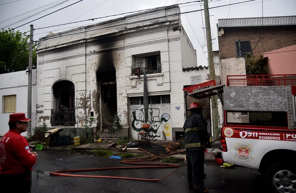 Se incendió una vivienda de calle Belgrano, barrio Güemes, Córdoba. (Pedro Castillo / La Voz)