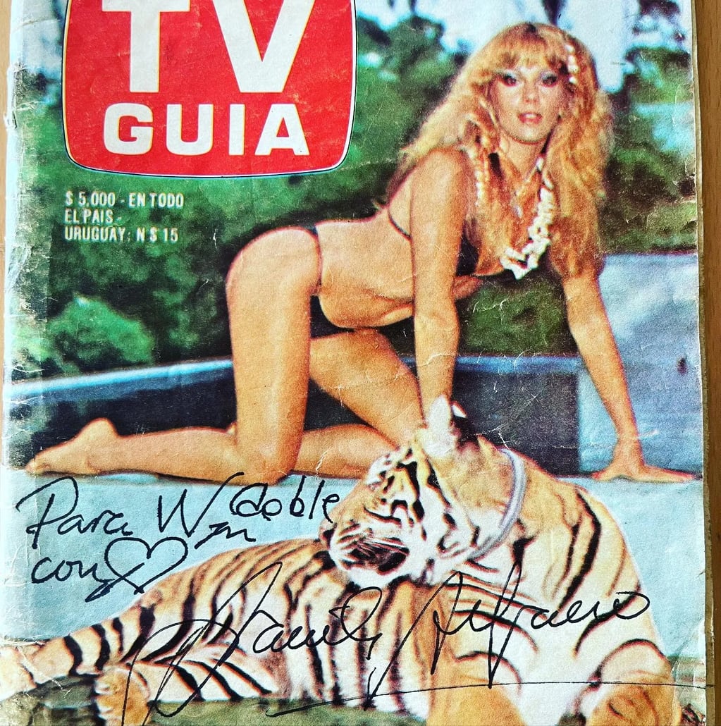Graciela Alfano compartió una tapa de revista de los ‘80 en la que posó en bikini junto a un tigre real.