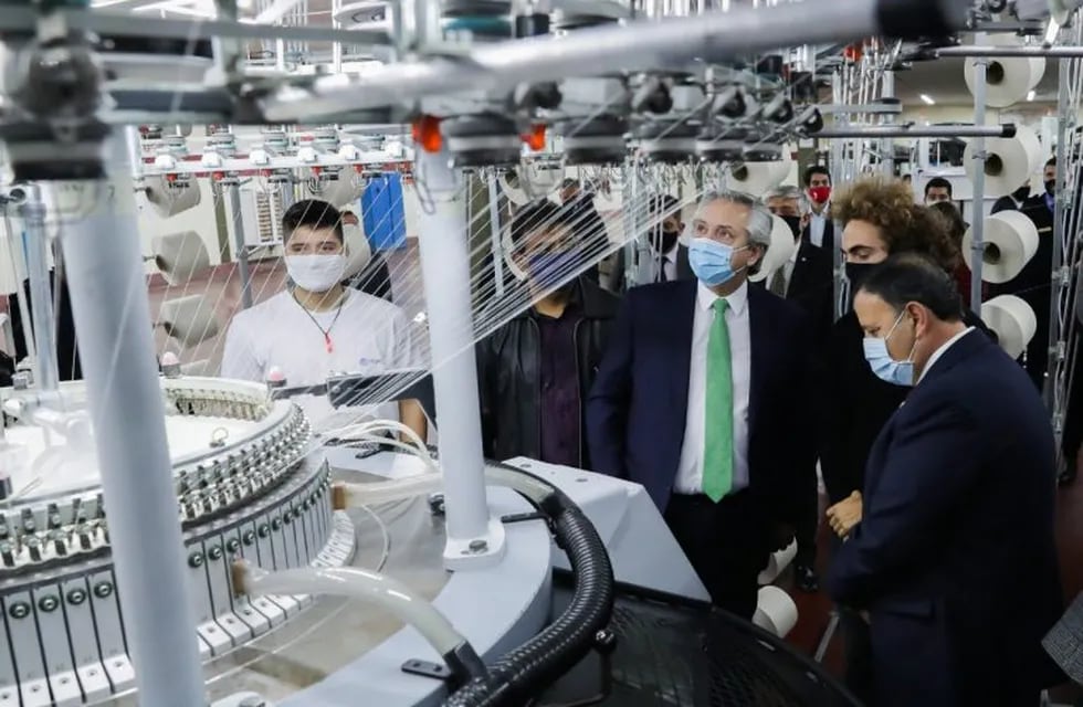 Visita de Alberto Fernández a la planta Hilados de La Riojas