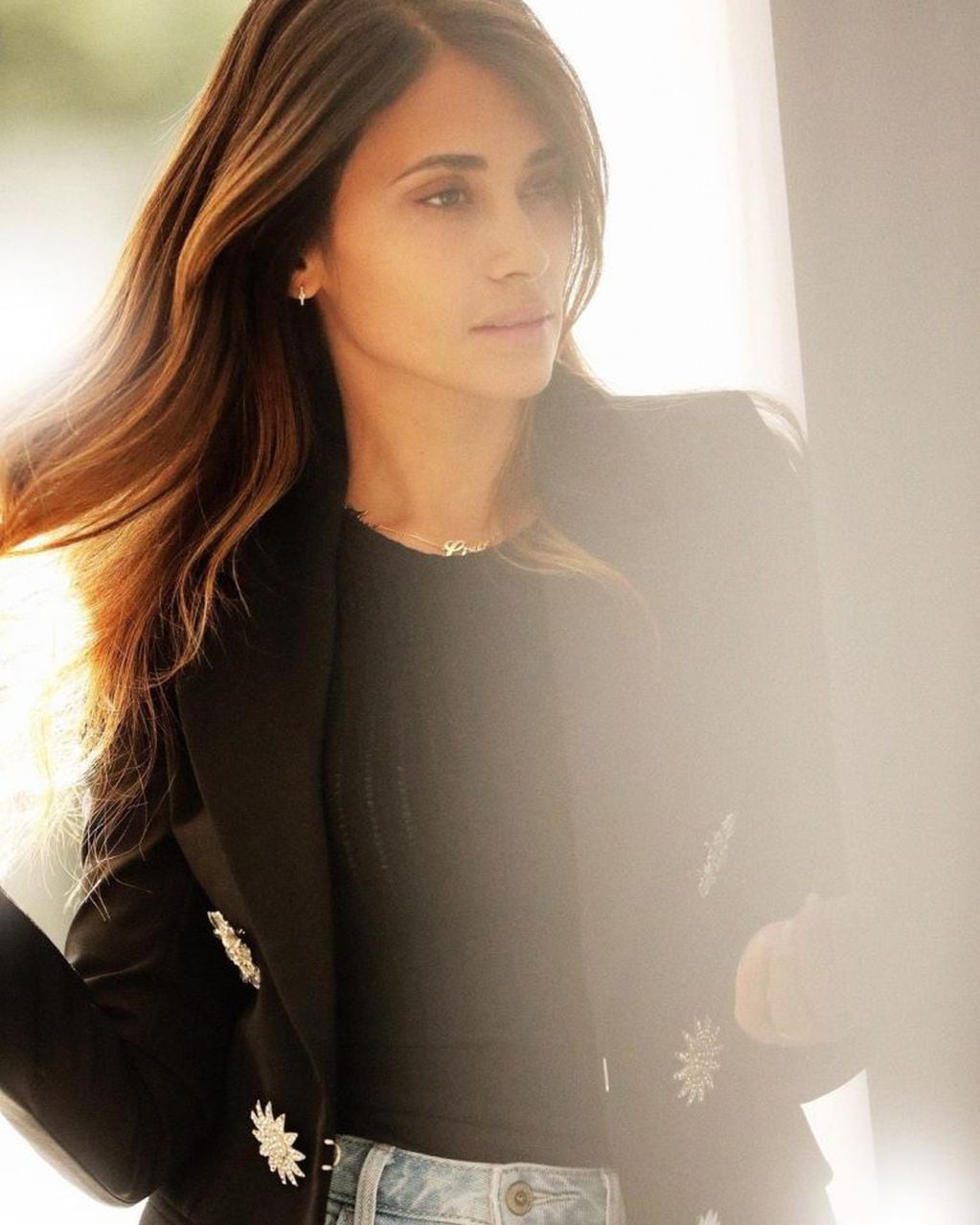 El look "total black" de Antonela Roccuzzo (Instagram)