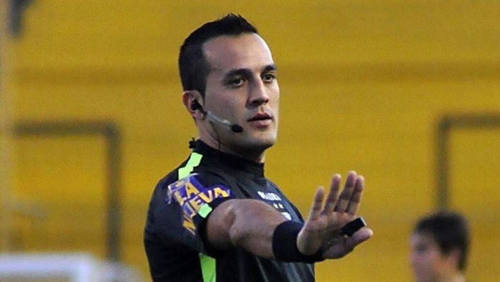 Fernando Espinoza, árbitro mendocino con experiencia internacional.