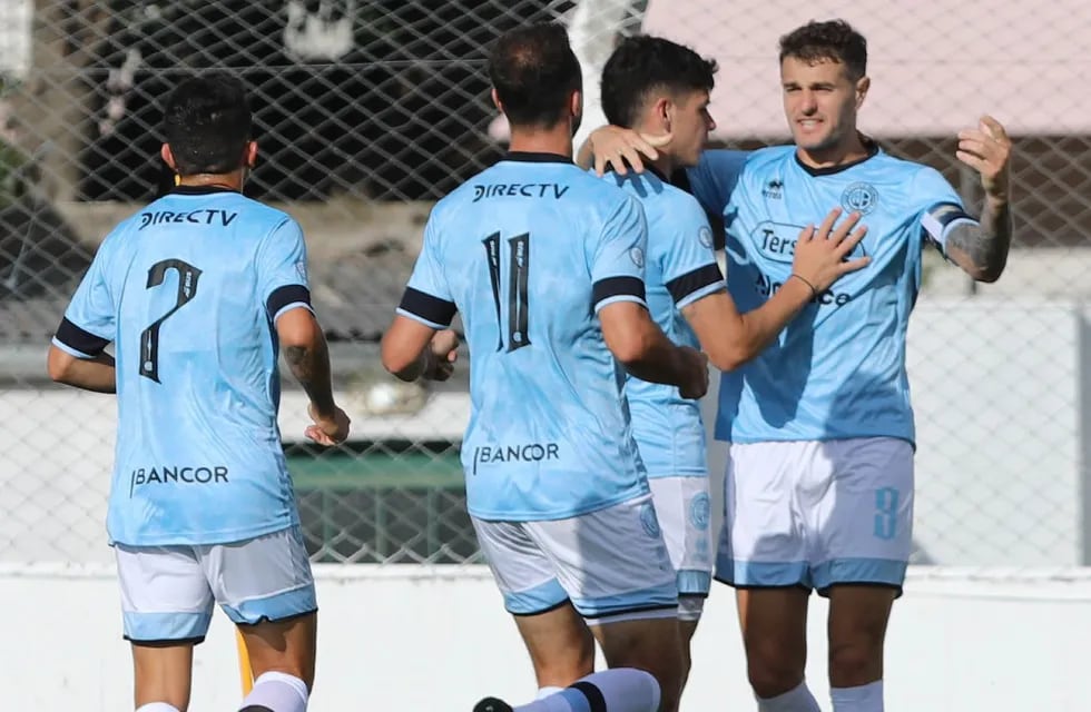 Belgrano se puso 1-0 arriba con gol de Pablo Vegetti.