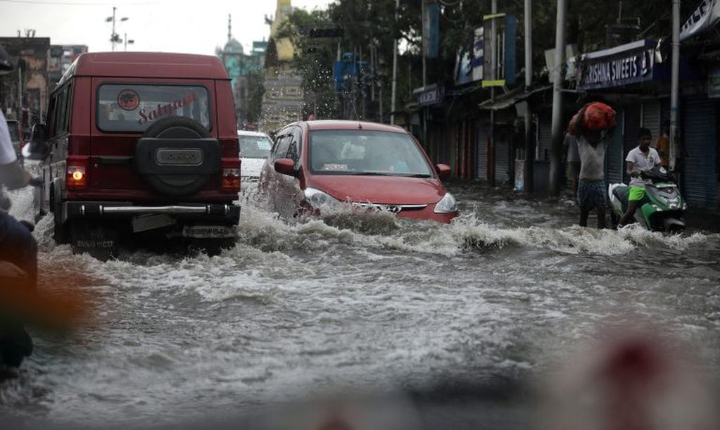 El superciclón Amphan dejó al menos 88 muertos en India y Bangladesh (EFE/EPA)