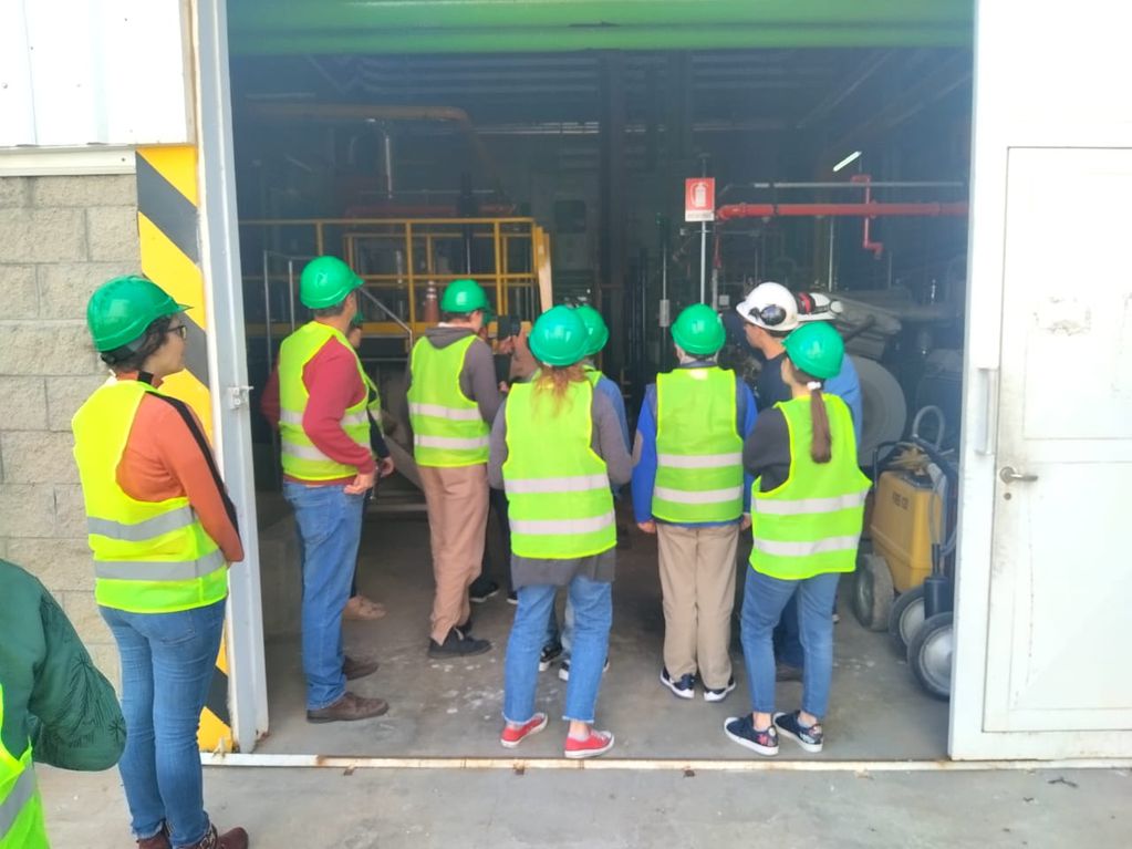 Estudiantes de la Tec. Univ. En Energías Renovables y Convencionales visitaron la Central Termoeléctrica Guillermo Brown