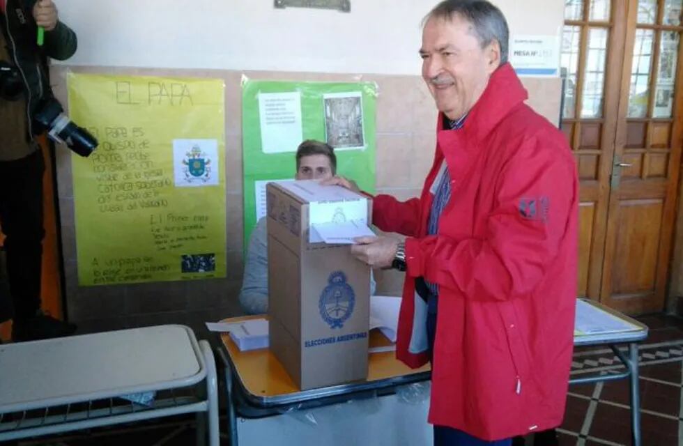 Votó Juan Schiaretti. (Foto: Radio Mitre)