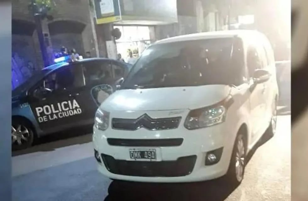 El auto robado en Recoleta (Fuente: Policía de la Ciudad)
