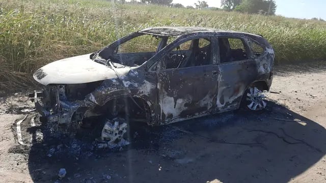 Incendiaron tres autos en Villa Amelia tras el robo a Brink's