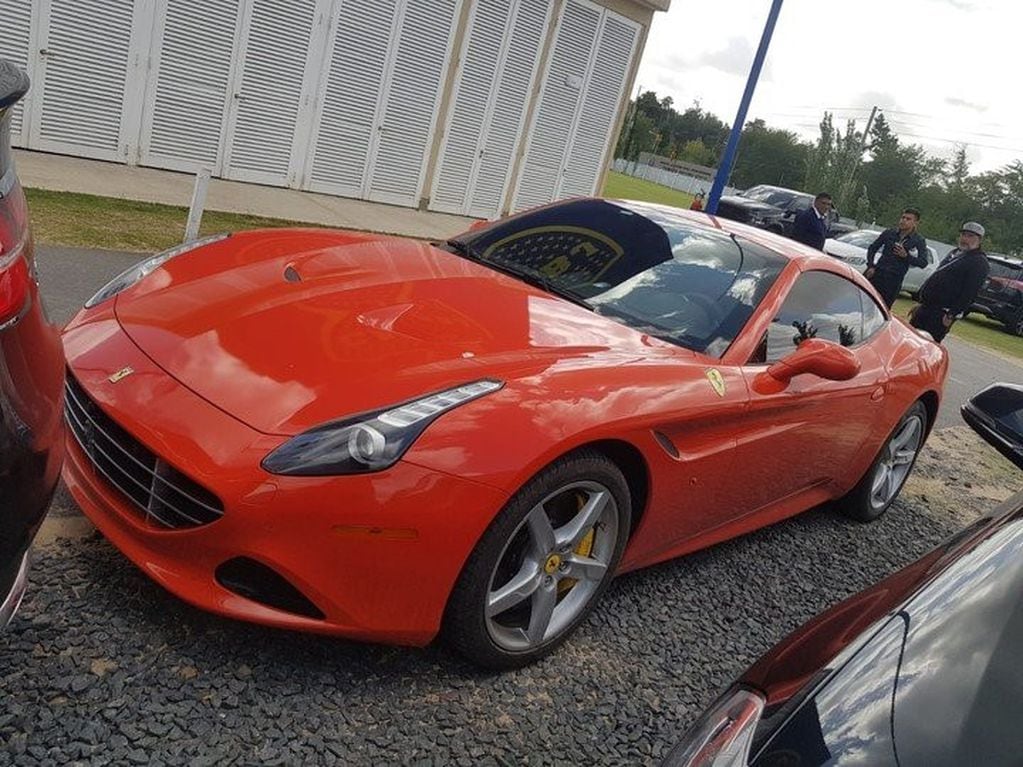 La Ferrari de Carlos Tevez. (Olé)