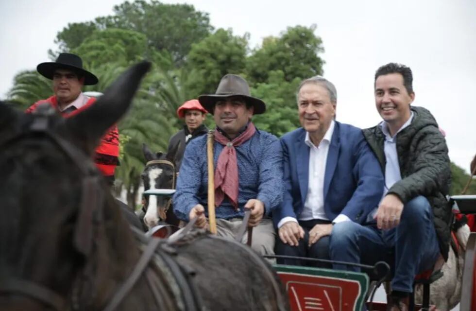 Juan Schiaretti junto con Martin Llaryora y Manuel Calvo cerraron su campaña para las elecciones 2019.