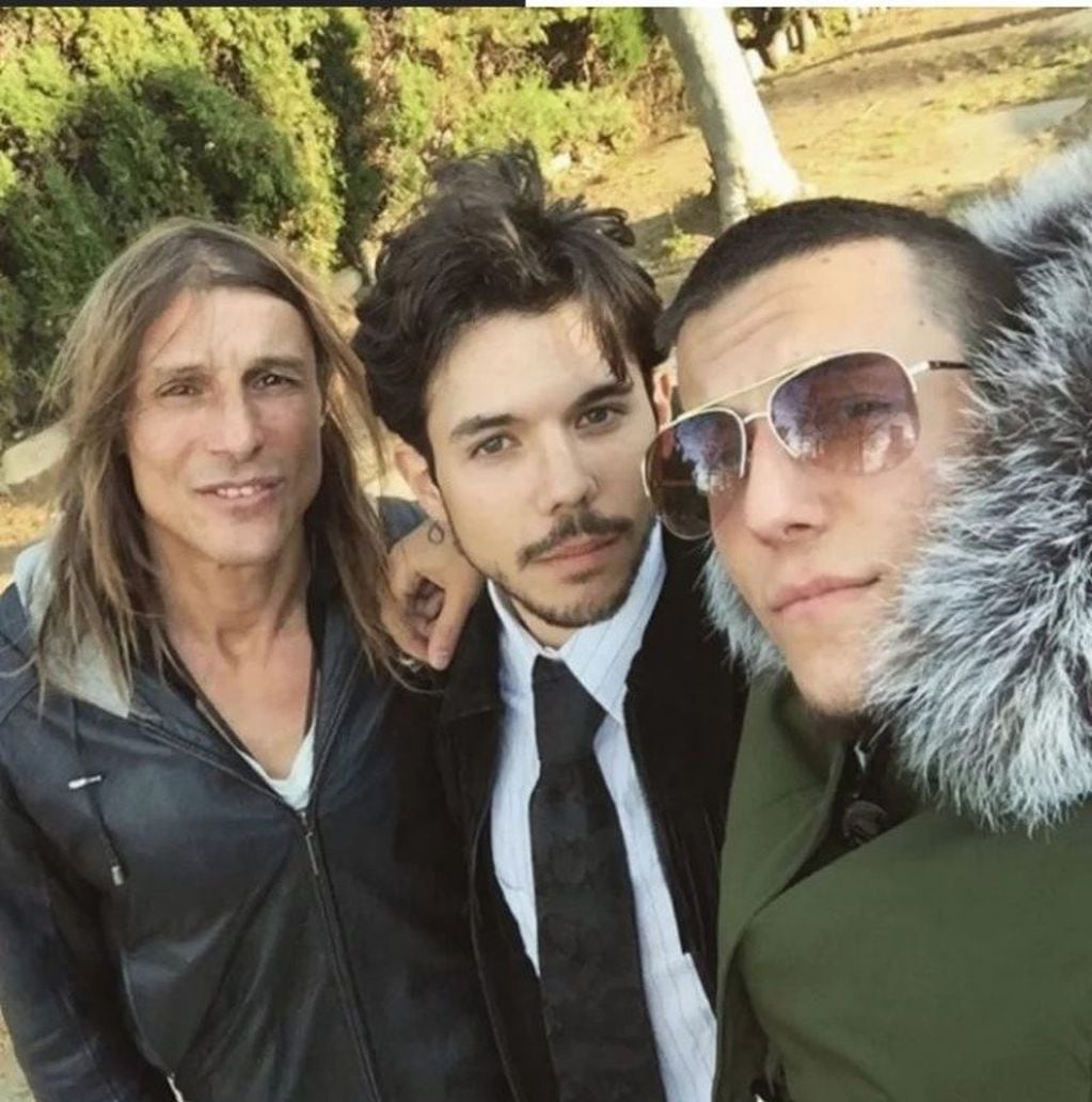 Axel Kevin Caniggia junto a su hermano Alexander y a su papá (Web)