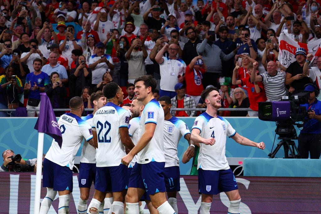 Inglaterra se quedó con el primer puesto del grupo B y enfrentará a Senegal en los octavos de final. Foto: AP.