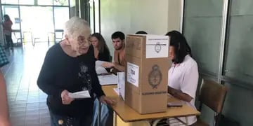"Beba" tiene 86 años y pensó en volver a votar pensando en sus nietos y bisnietos.