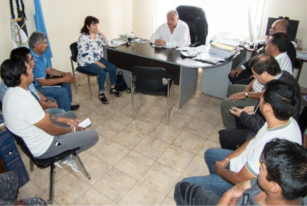 El ministro Cabana Fusz se reunió con el titular de la UOM Jujuy, Froilán Peloc, y representantes de los trabajadores despedidos de la planta de fundición asentada en Palpalá.