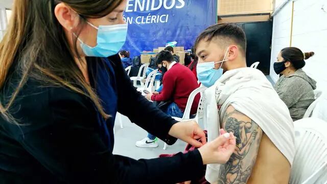 Vacunan contra el coronavirus a jóvenes de Santa Fe