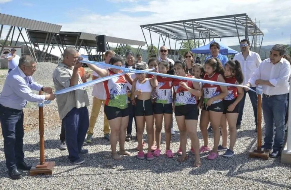 Inauguraron un polideportivo de arena en Jujuy