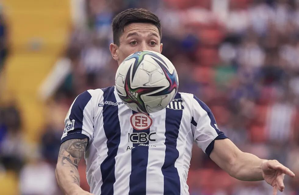 Rodrigo Garro y la pelota. Talleres lo disfruta. (Prensa Talleres)