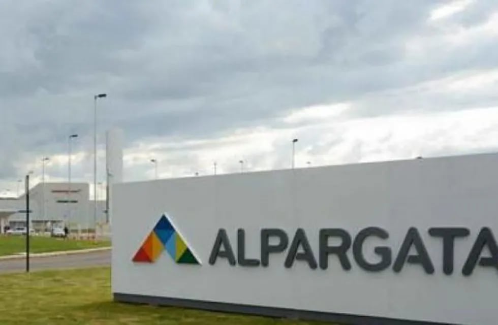 Alpargatas suspendió por una semana a 1.300 trabajadores de su planta en Aguilares.
