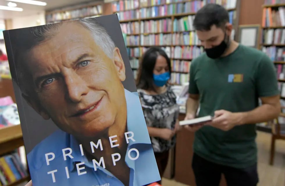 Mendoza 16 de marzo 2021 Politica
Ya se encuentra en las librerias de Mendoza, Primer Tiempo, el libro de Maurico Macri 
Libreria Garcias Santos. 

Foto:  Orlando Pelichotti / Los Andes


