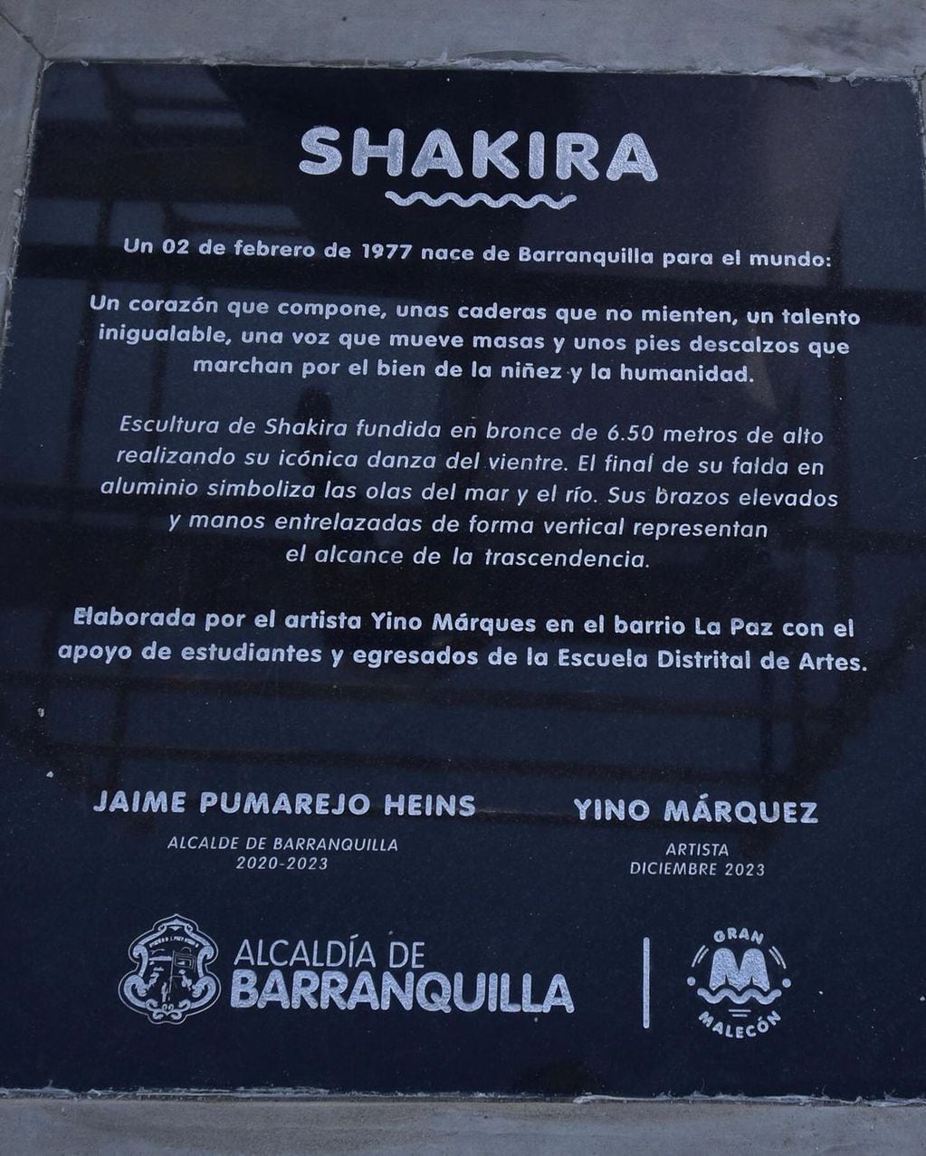 El particular error ortográfico en la estatua en honor a Shakira