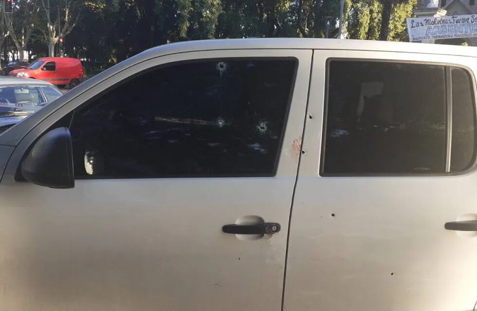 La víctima de 43 años manejaba una Volkswagen Amarok blanca en José C. Paz y Superí.
