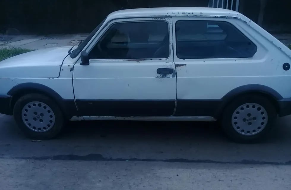 El Fiat 147 que fue robado en Av. Ernesto Salva y Perú