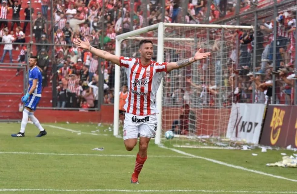 Luciano Pons festeja su gol ante Deportivo Riestra (Foto: Prensa San Martín).