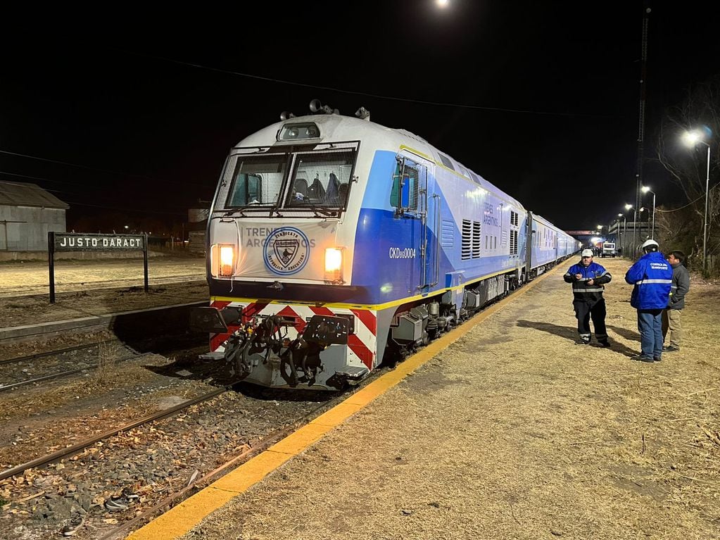 El tren de pasajeros ya está en San Luis y pronto emprenderá viaje con rumbo a Mendoza. Foto: Gentileza Pablo Anglat.