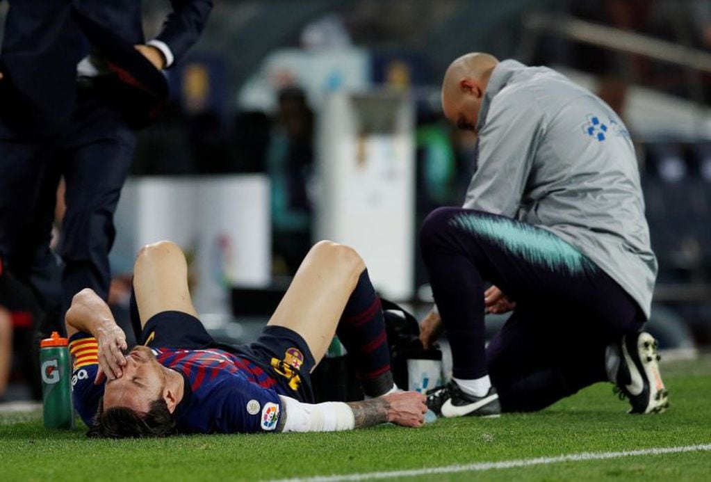 Messi tuvo que abandonar el campo de juego (Reuters)
