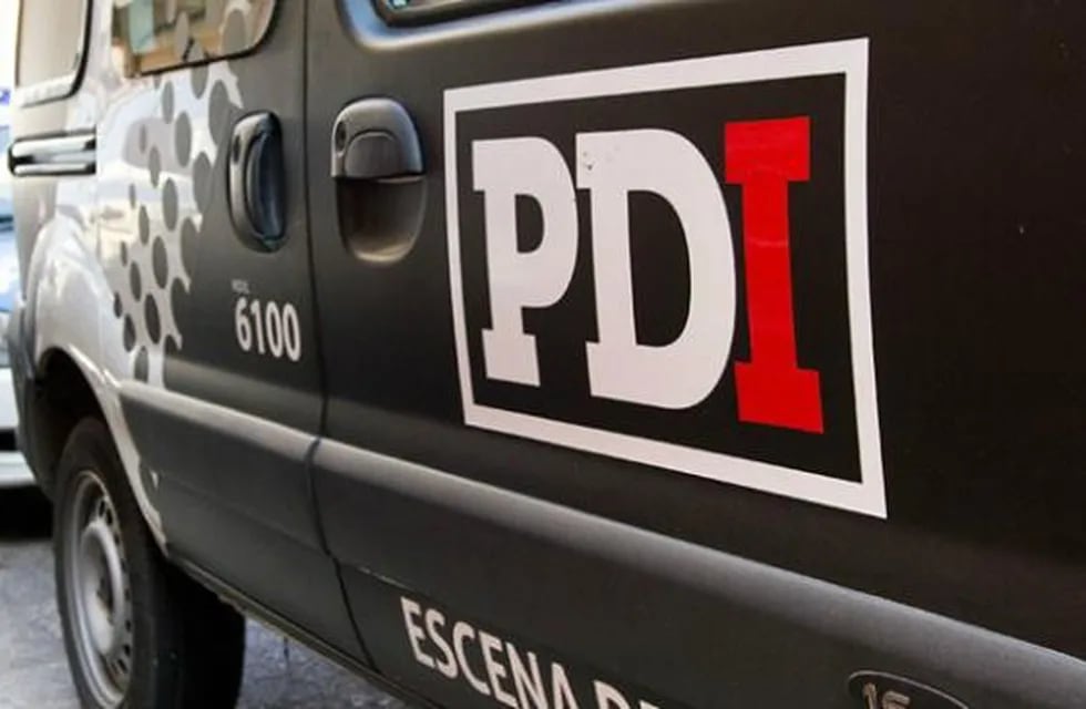 Agentes de la PDI fueron los encargados de recoger rastros en al escena del crimen. (Archivo)