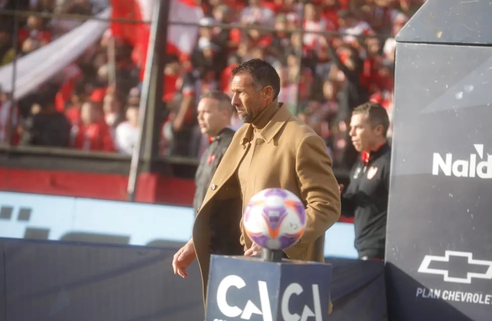 Diego Dabove, el entrenador de Instituto, deberá realizar al menos un cambio en la visita a Huracán (Prensa Copa Argentina).