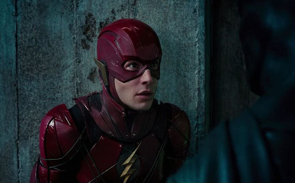 Ezra Miller como Flash.