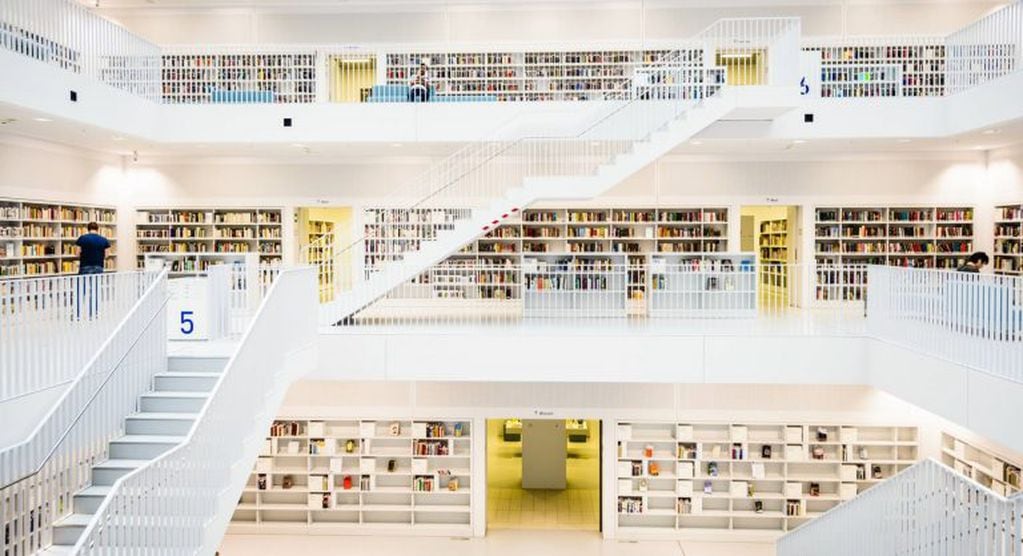 "La sala blanca" dentro de la Biblioteca Stuttgart en Alemania. (web)