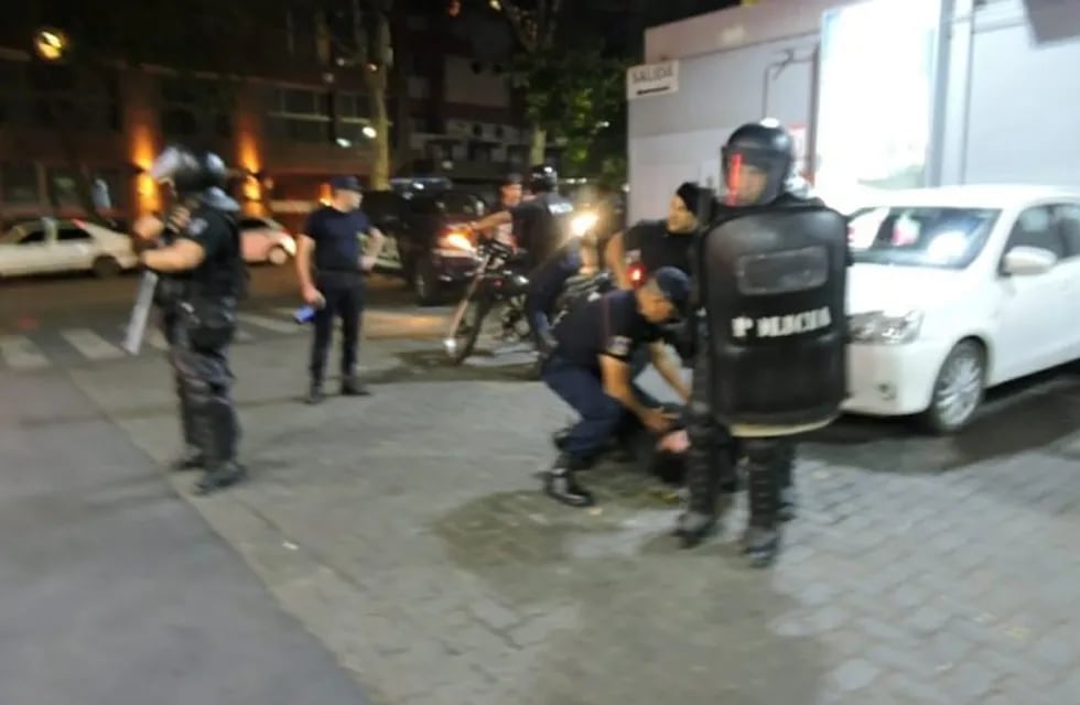 Represion en la plaza chile de Mendoza