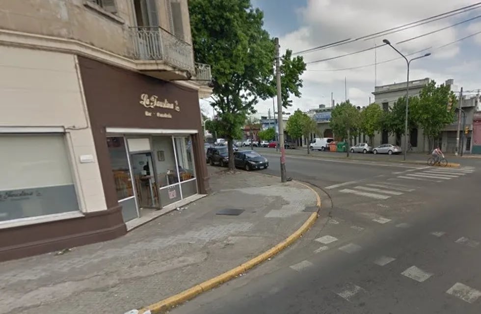 El arresto se efectuó en 27 de Febrero y Sarmiento. (Google Street View)