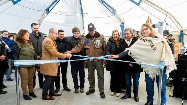 Inauguración de la carpa en la Plaza Islas Malvinas de Ushuaia