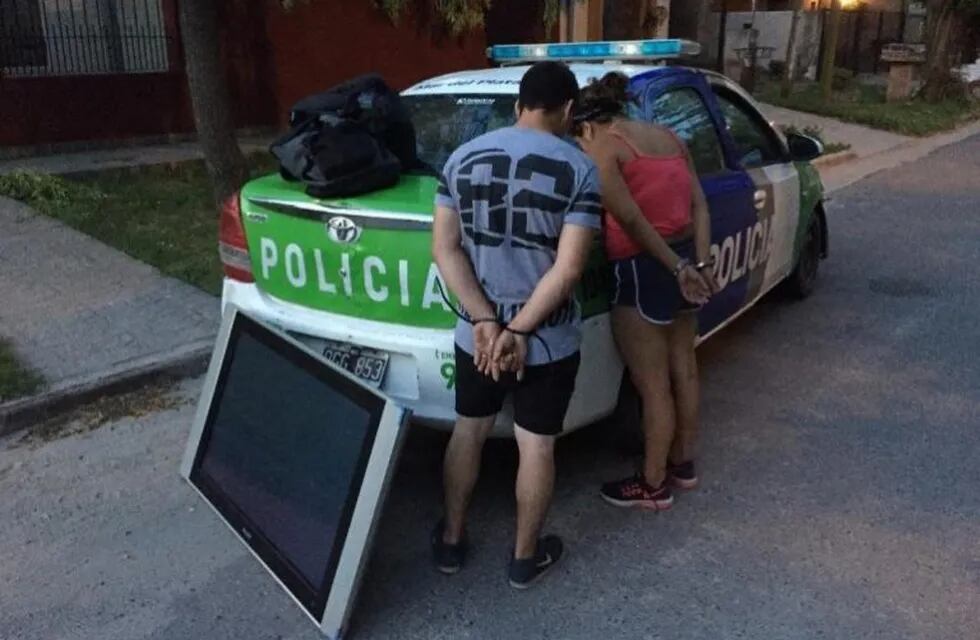 Quisieron llevarse un televisor del boliche Sobremonte pero los detuvo la policía (Foto: Ahora Mar del Plata)
