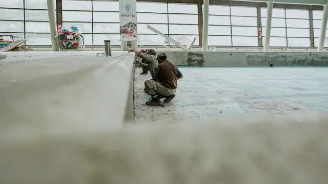 Trabajos de refacción en el polo deportivo Héroes de Malvinas, Ushuaia.