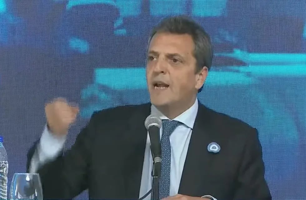 El Ministro de Economía y precandidato a presidente por Unidad por la Patria, Sergio Massa, durante su alocución. Foto: Captura transmisión