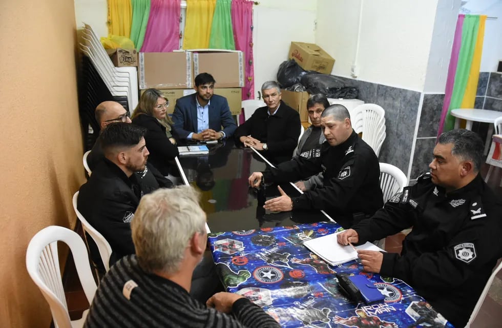 Foro de seguridad en los barrios  barrios La Cañada y 17 de Octubre.